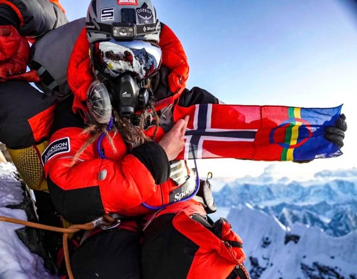 Harila on an 800er top, with sun goggles and O2 mask.