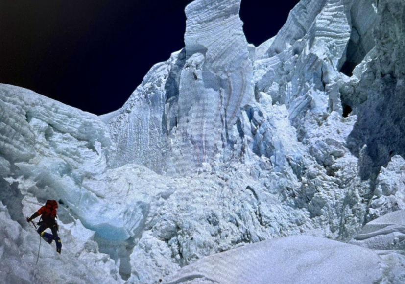 Disintegrating glacier may cause a difficult start of the route. This photo was taken in 2004 during a Spanish attempt of the Northeast Ridge route. The Spaniards finally climbed Gasherbrum III. 