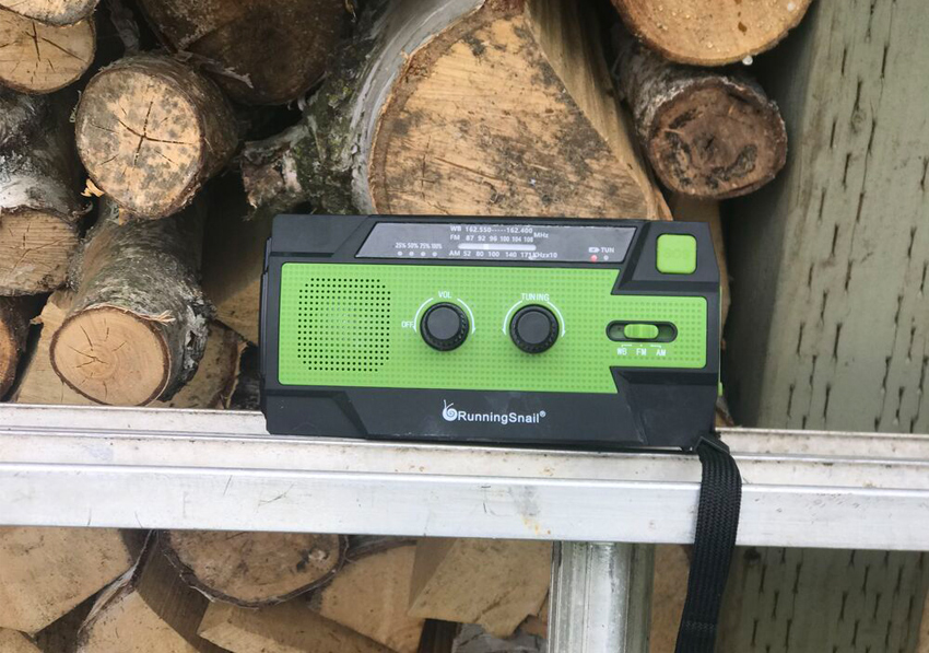 runningsnail emergency crank radio